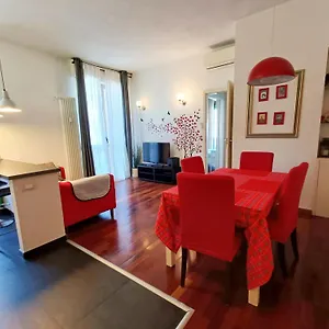  Apartamento The Red In With Free Parking Italia